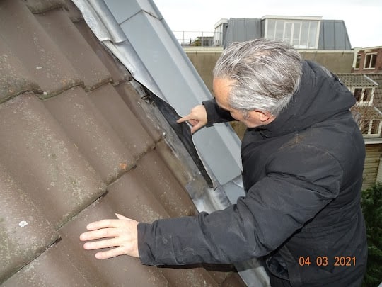 inspectie van het zadeldak